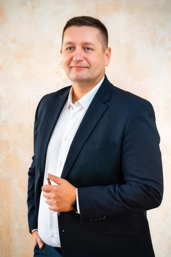 Michał Tułajew, Agencja Ubezpieczeniowa MT